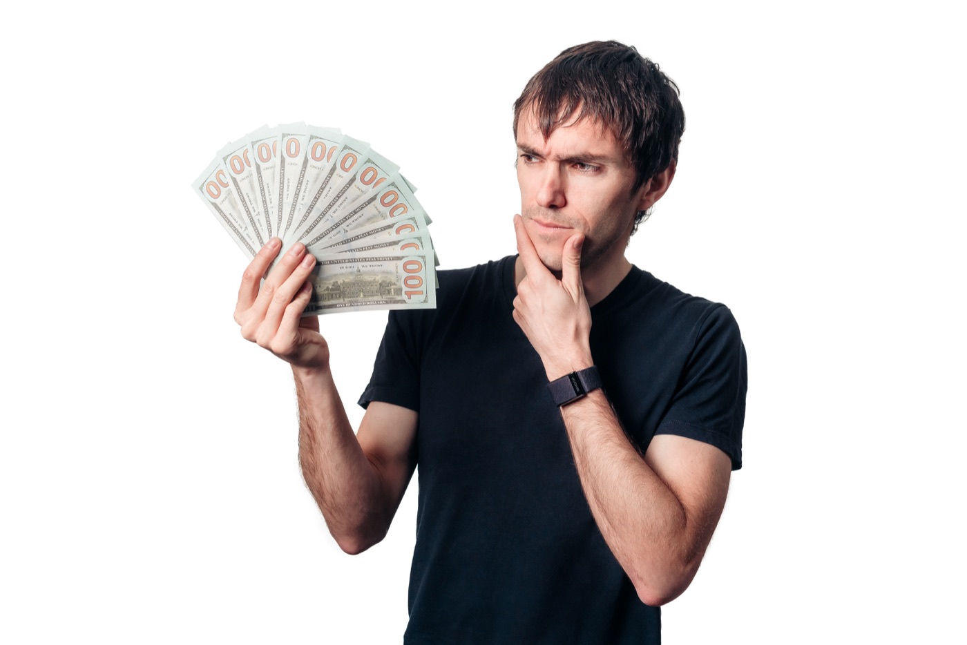 Nicolás Palacios decidiendo qué hacer con sus billetes